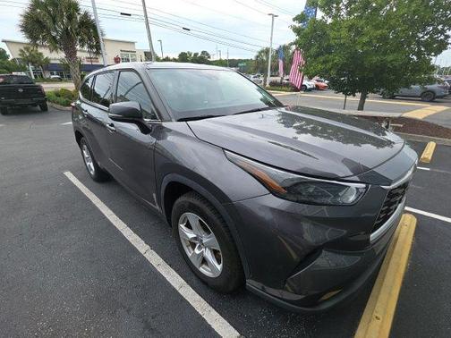 Magnetic Gray Metallic 2022 Toyota Highlander L