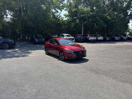 Scarlet Ember Tintcoat 2025 Nissan Versa 1.6 S