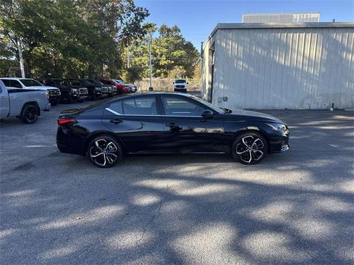 2025 Nissan Altima SR FWD