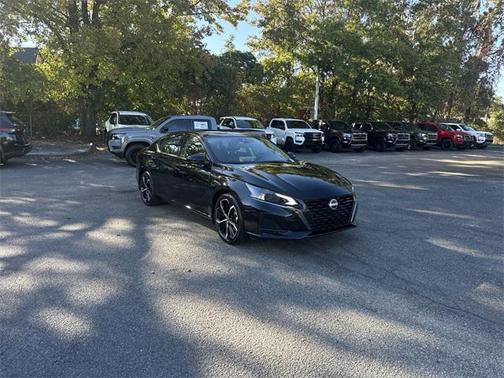 2025 Nissan Altima SR FWD