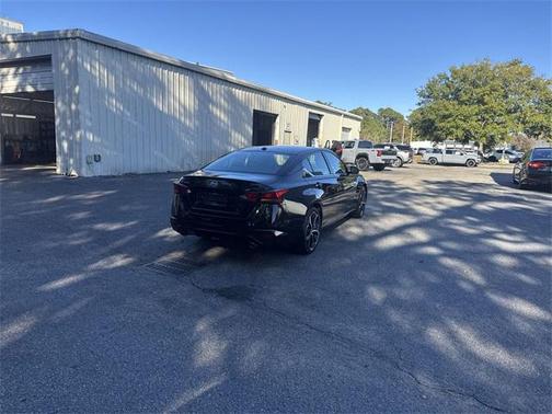 2025 Nissan Altima SR FWD