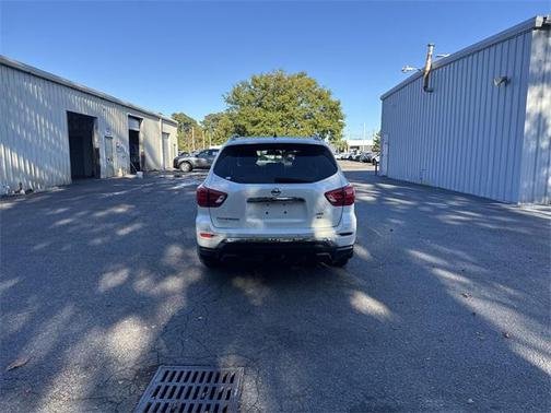 2018 Nissan Pathfinder SL
