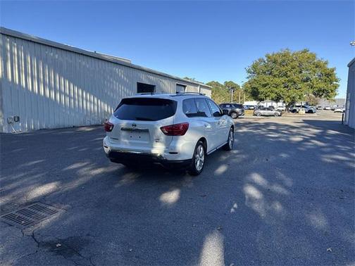 2018 Nissan Pathfinder SL