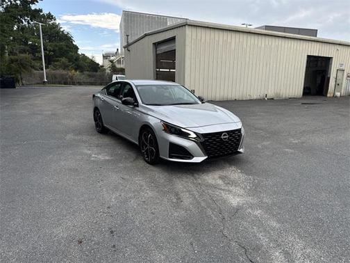 2025 Nissan Altima SR FWD