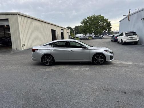 2025 Nissan Altima SR FWD