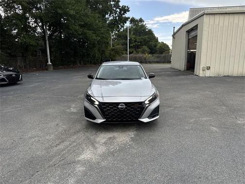 2025 Nissan Altima SR FWD