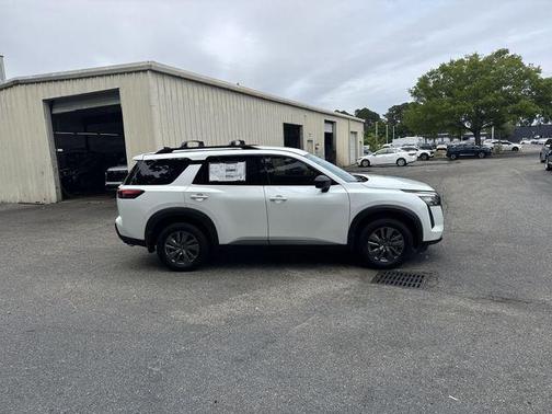 Everest White Pearl Tricoat 2026 Nissan Pathfinder SV