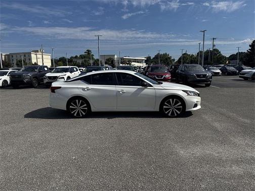 2020 Nissan Altima SR FWD