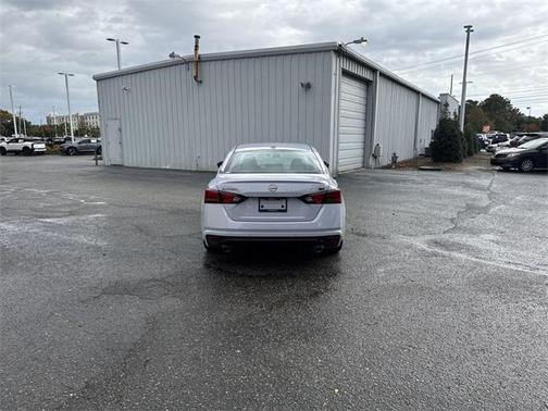 2025 Nissan Altima SR FWD