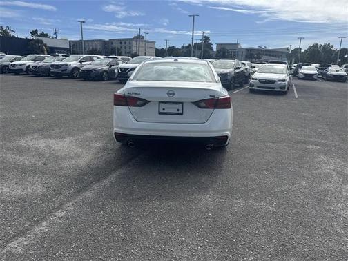 2025 Nissan Altima SR FWD