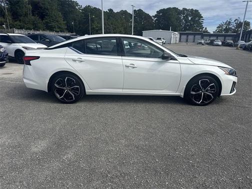 2025 Nissan Altima SR FWD