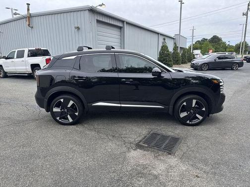 Super Black 2025 Nissan Kicks SR