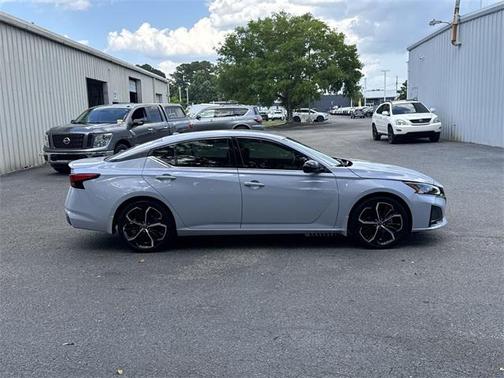 2023 Nissan Altima SR FWD
