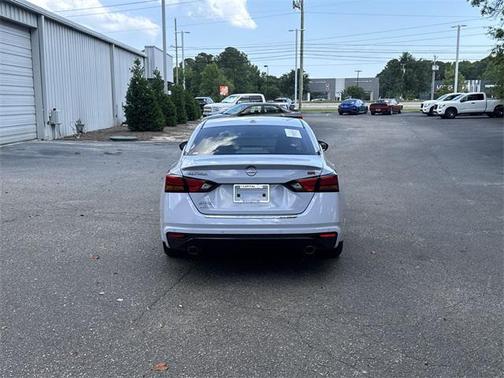 2023 Nissan Altima SR FWD