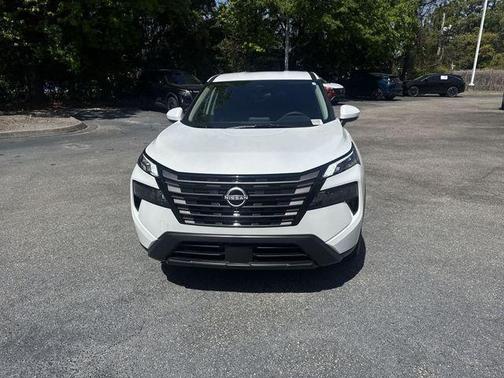 Everest White Pearl Tricoat 2026 Nissan Rogue SV
