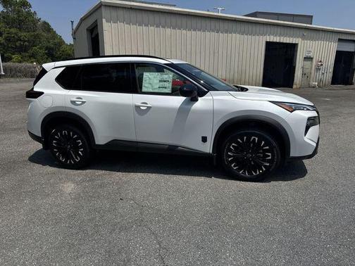 Everest White Pearl Tricoat 2026 Nissan Rogue Dark Armor