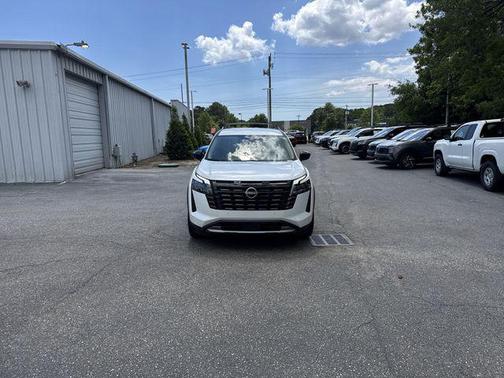 Everest White Pearl Tricoat 2026 Nissan Pathfinder SL
