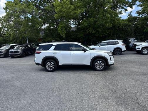 Everest White Pearl Tricoat 2026 Nissan Pathfinder SL