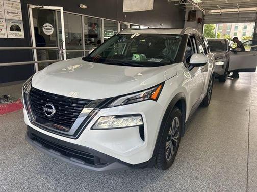 Pearl White Tricoat 2023 Nissan Rogue SV