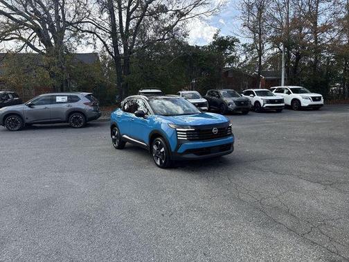 2025 Nissan Kicks SR