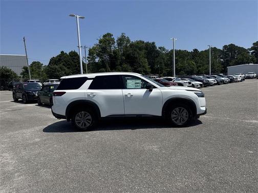 2025 Nissan Pathfinder S 4WD