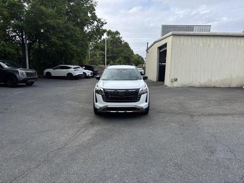 Everest White Pearl Tricoat 2026 Nissan Pathfinder Rock Creek