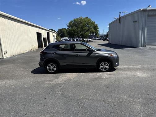 2025 Nissan Kicks S
