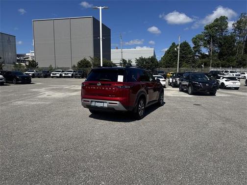 2022 Nissan Pathfinder SL 4WD