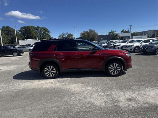 2022 Nissan Pathfinder SL 4WD