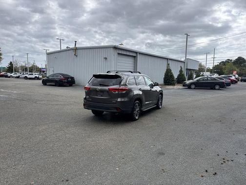 Predawn Gray Mica 2019 Toyota Highlander XLE