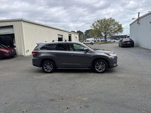 Predawn Gray Mica 2019 Toyota Highlander XLE