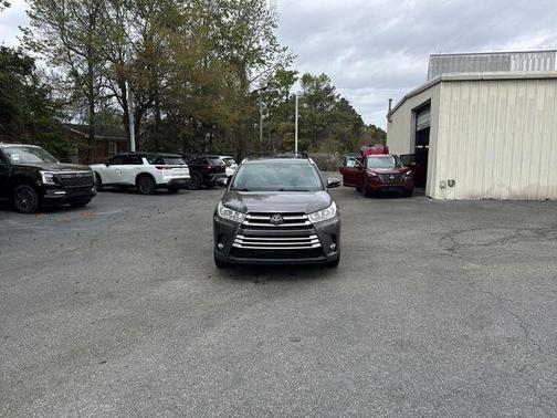 Predawn Gray Mica 2019 Toyota Highlander XLE