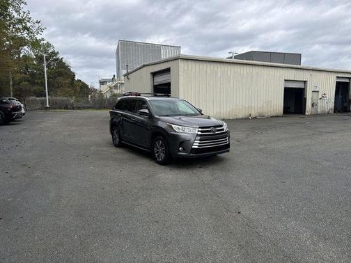 Predawn Gray Mica 2019 Toyota Highlander XLE