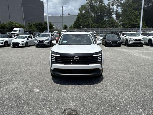 Aspen White Tricoat 2025 Nissan Kicks SR