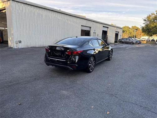 2021 Nissan Altima SR FWD