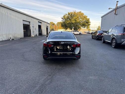 2021 Nissan Altima SR FWD