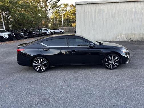 2021 Nissan Altima SR FWD