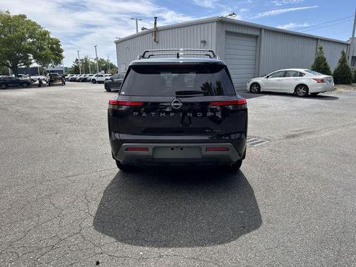Super Black 2026 Nissan Pathfinder SL