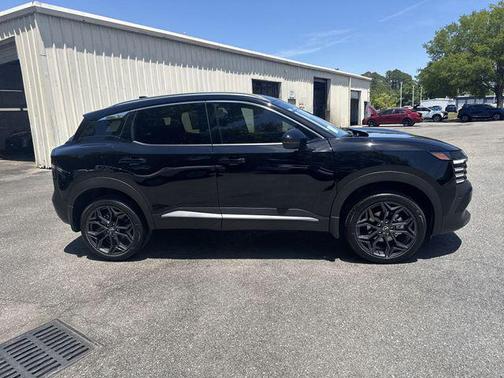 Super Black 2026 Nissan Kicks SR