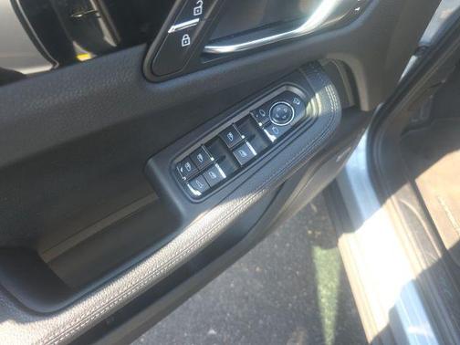 2022 Porsche Macan Base