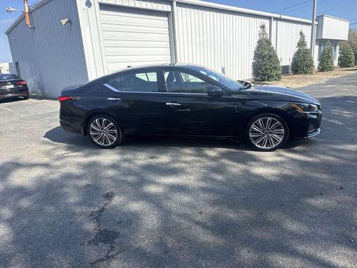 Super Black 2025 Nissan Altima 2.5 SL