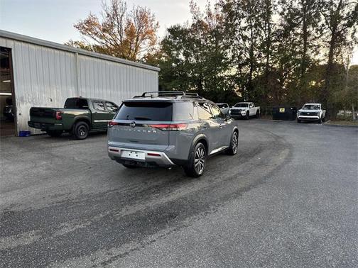 2022 Nissan Pathfinder Platinum 2WD
