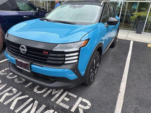 Arctic Ice Blue Metallic/Super Black 2025 Nissan Kicks SR