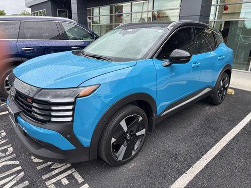 Arctic Ice Blue Metallic/Super Black 2025 Nissan Kicks SR
