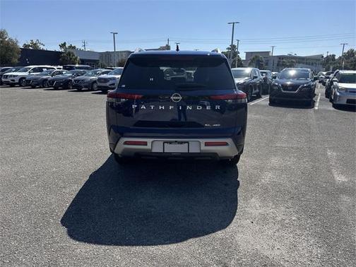 2025 Nissan Pathfinder SL 4WD