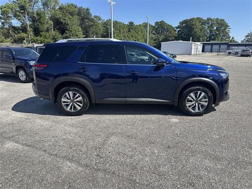 2025 Nissan Pathfinder SL 4WD