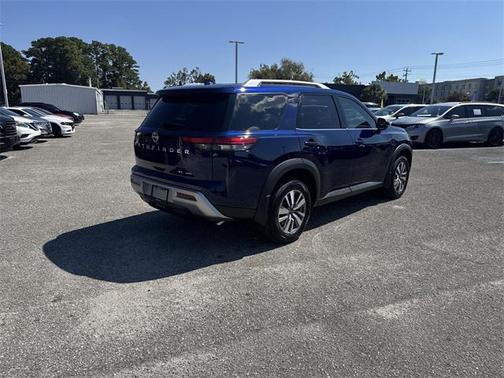 2025 Nissan Pathfinder SL 4WD