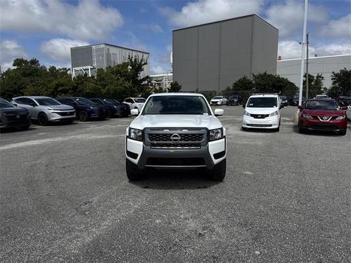 2025 Nissan Frontier SV