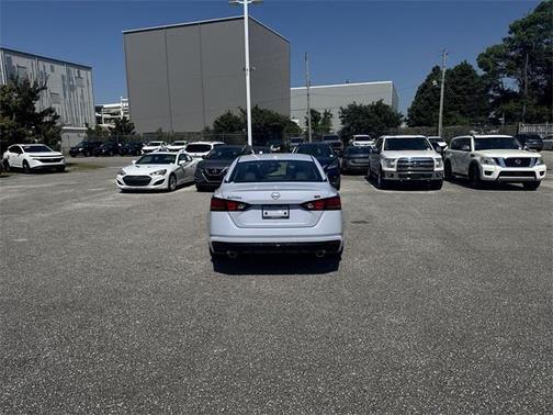 2025 Nissan Altima SR FWD