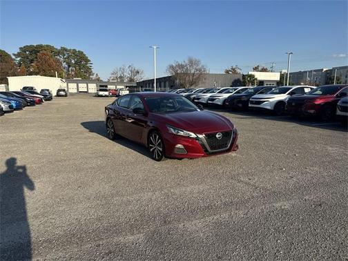 2020 Nissan Altima SR FWD